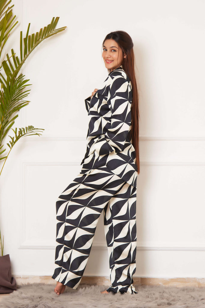 Shop Trendy Women's Loungewear at Islay.in-black & white abstract print longewear